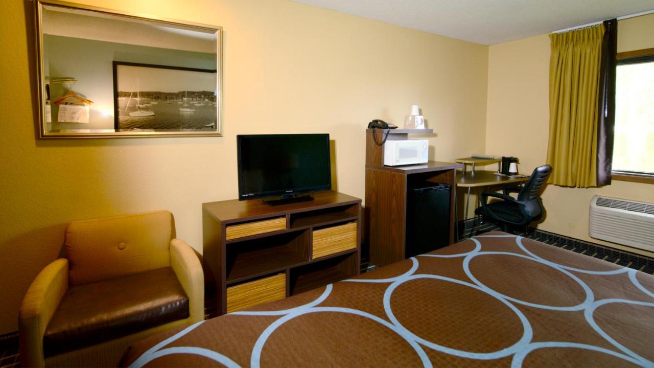 Super 8 By Wyndham Hotel 2*