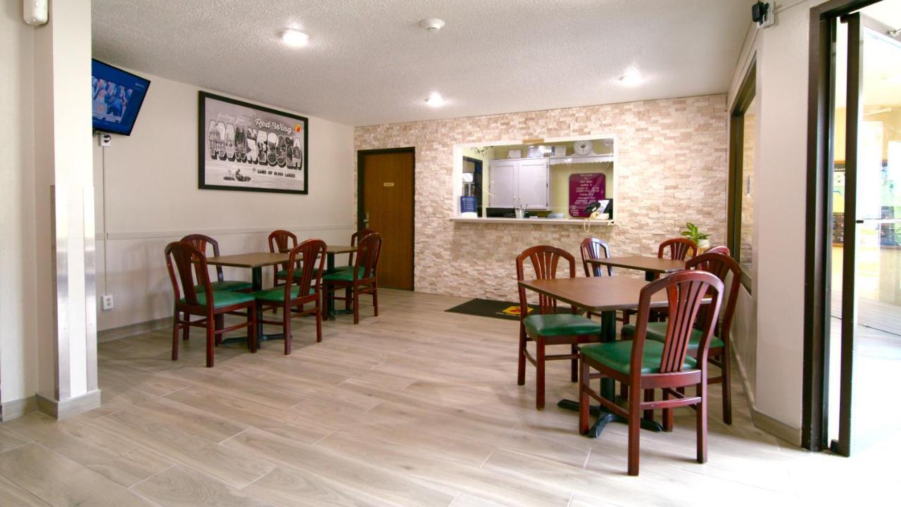 Super 8 By Wyndham Hotel